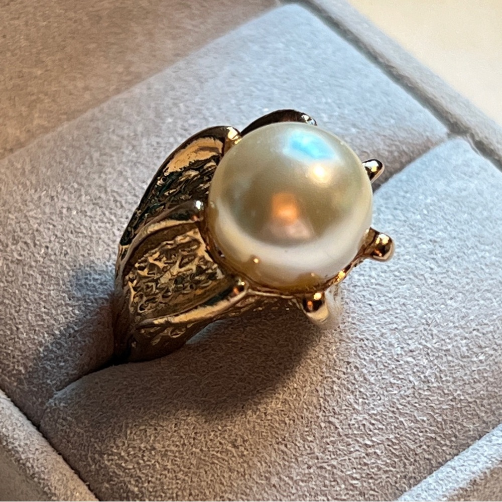 VINTAGE 1950s JUDY LEE Faux Pearl Gold tone Cocktail Ring